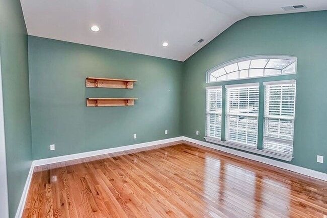 Building Photo - 100 Little Pond Dr