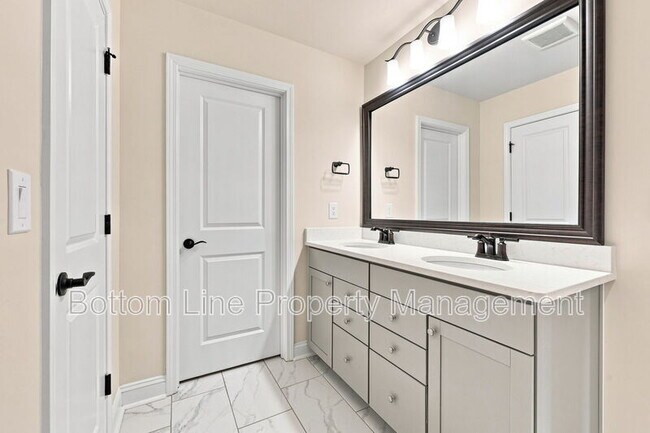 Building Photo - 2230 Bethpage Dr