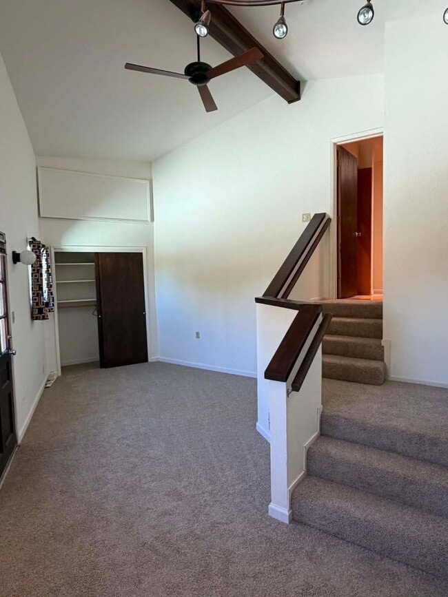 Building Photo - 775 Hillcrest Way