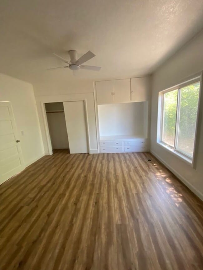 Building Photo - Home With Shop & Pasture!