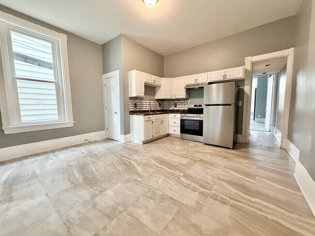 Building Photo - 447 Warner St