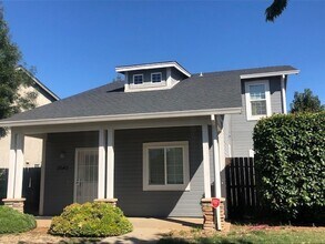 Building Photo - Available NOW - Stunning 3 Bed, 3 Bath Home in North Chico