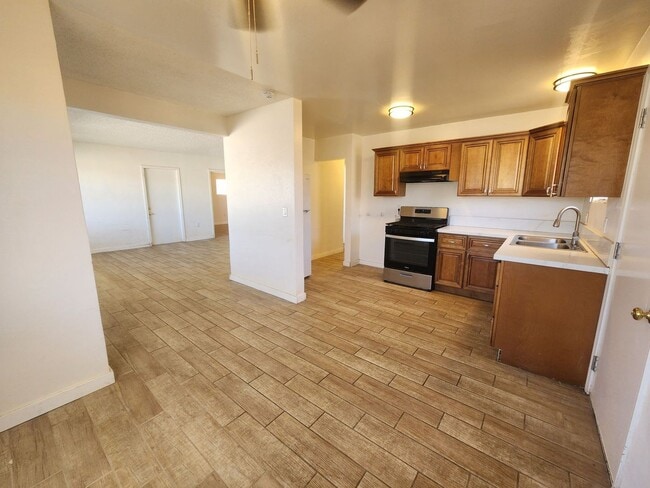 Building Photo - 3 Bedroom 1 bath