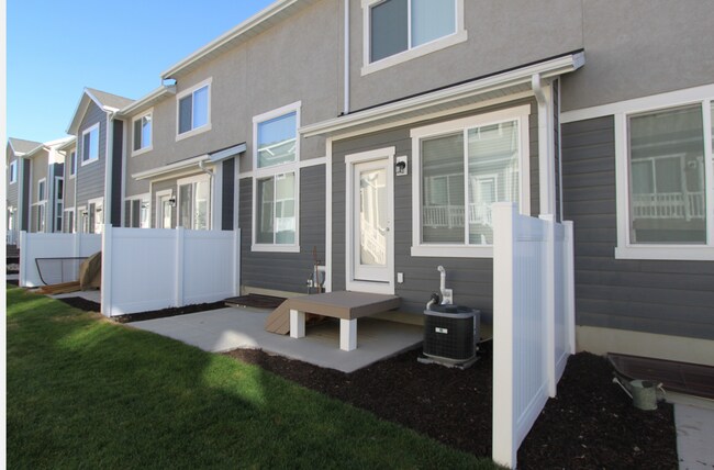 Building Photo - New Lehi Exchange Townhouse available!