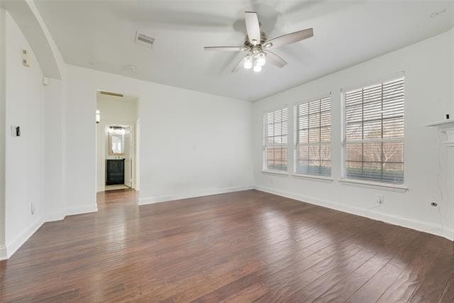 Building Photo - 3400 Oleander Dr