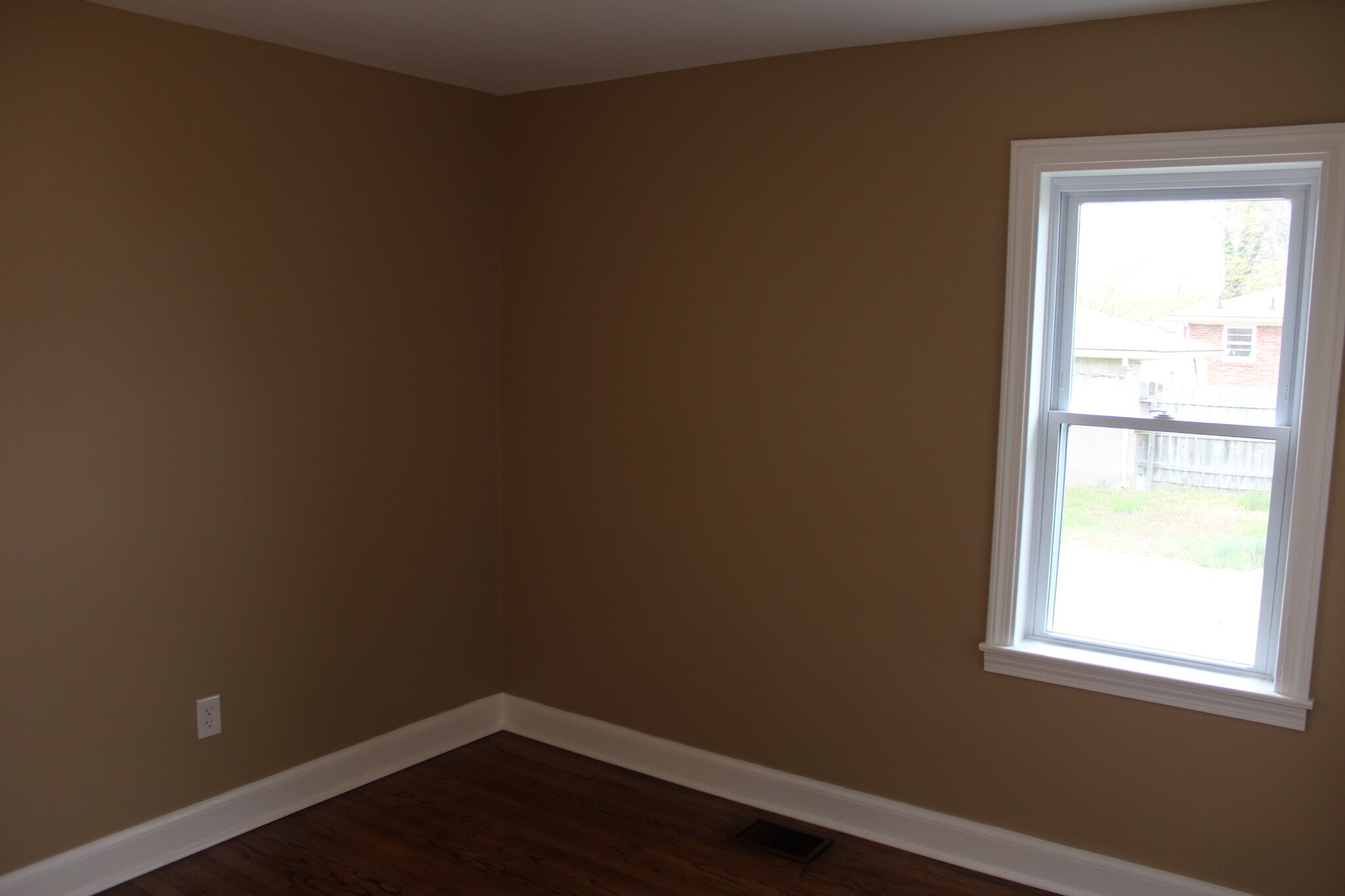 Building Photo - 2124 Ronnie Ave