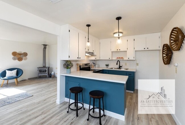 Building Photo - Monthly Rental Opportunity: Charming Singl...