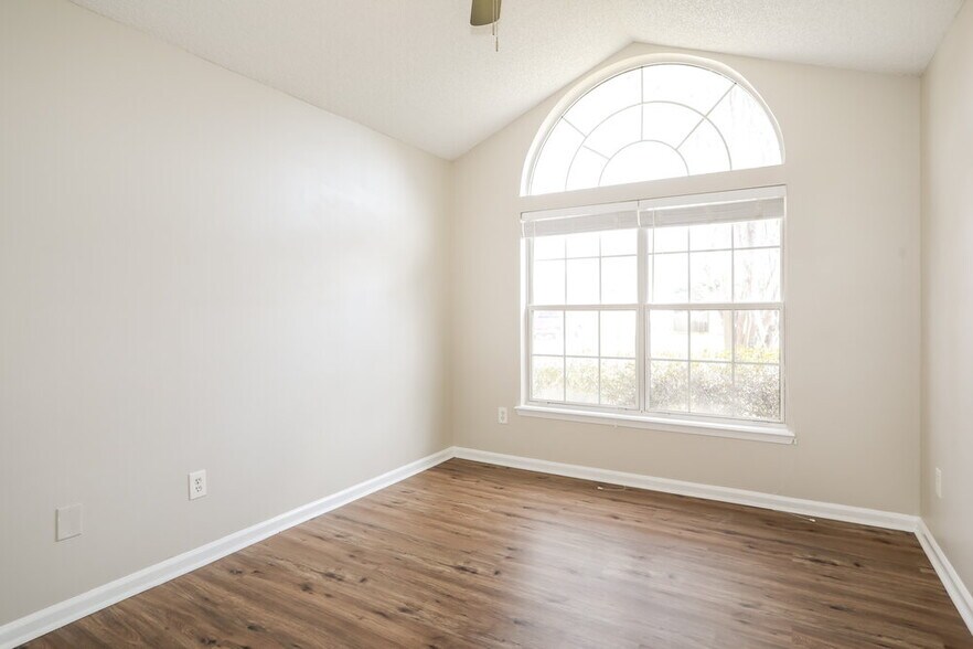 Building Photo - 380 Willow Green Dr