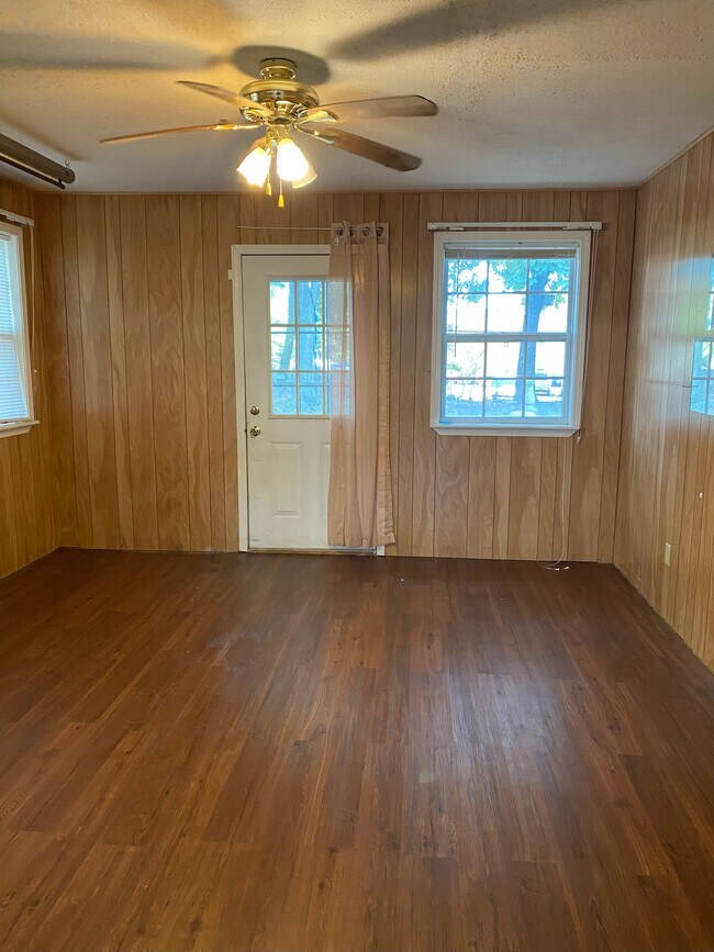 Bonus room - 3089 W Mulberry St