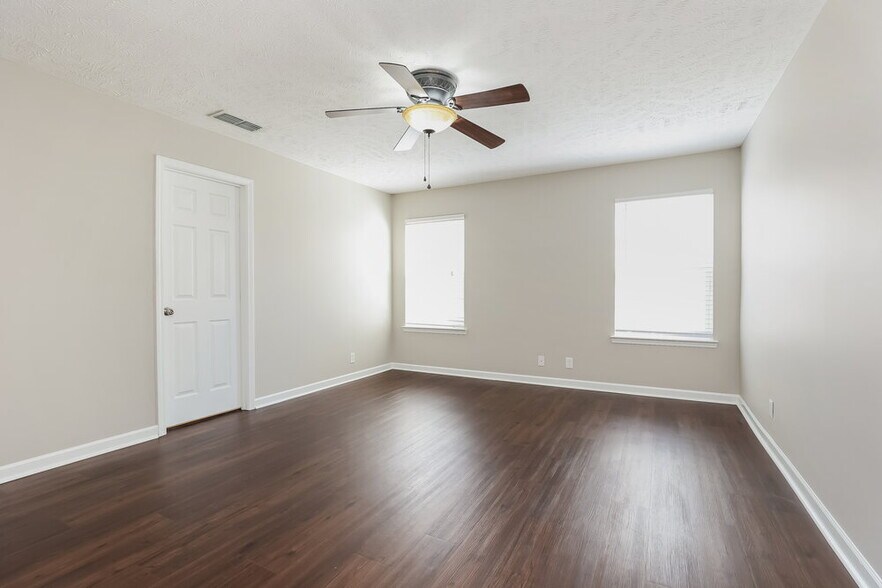 Building Photo - 3734 Chipara Dr