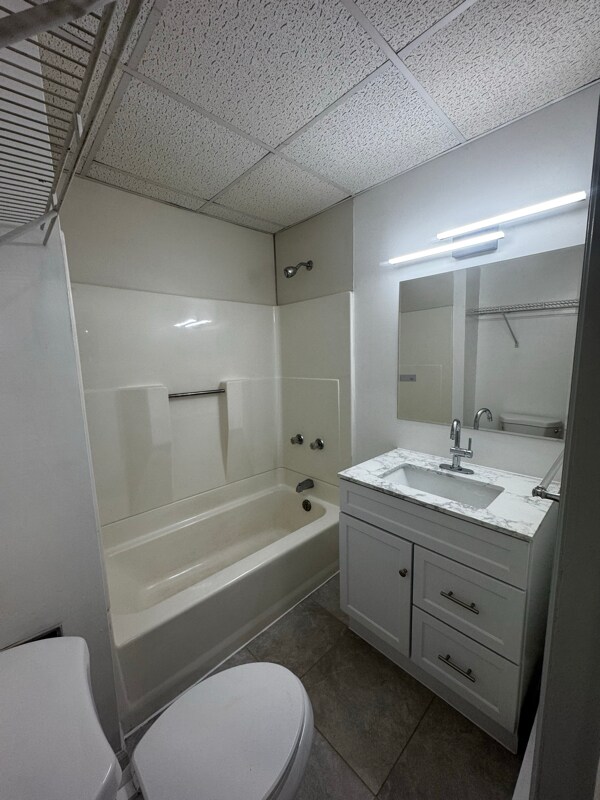 Building Photo - 618 Gibbons St