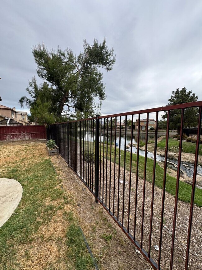 Building Photo - Spacious 3-Bed Lakeview Home with Loft & Community Amenities