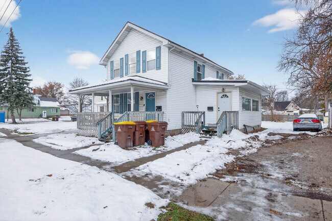 Building Photo - 120 S Main St