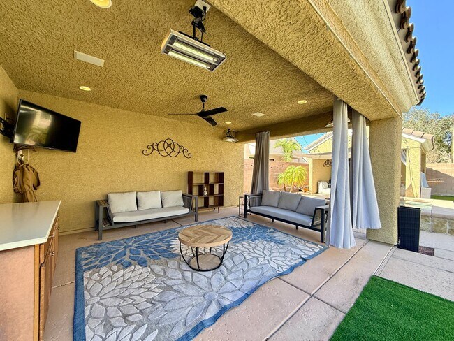 Building Photo - Welcome to this stunning 5-bedroom, 3-bath home located in the desirable Estates of Wigwam Ranch ...