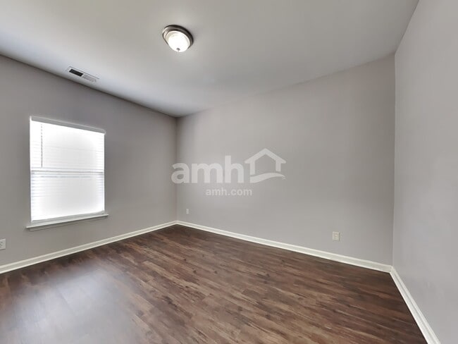 Building Photo - 621 English Oak Cir