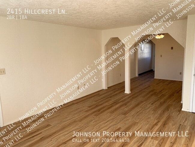 Building Photo - 2415 Hillcrest Ln