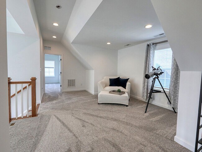Building Photo - Spacious 3BR / 3.5BA Single family home • 2,500 Sq Ft • Baywood