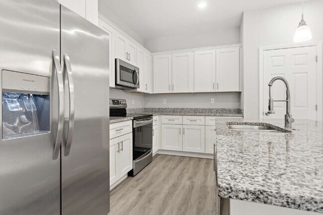 Building Photo - Nearly New 4BR Home Available Now in SW Ocala