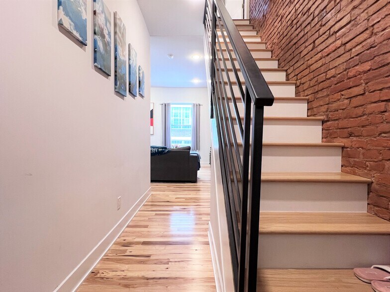 Primary Photo - 725 N 5th St