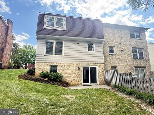 Building Photo - 824 Appleseed Ct