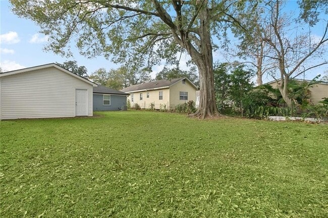 Building Photo - 211 Newman Ave