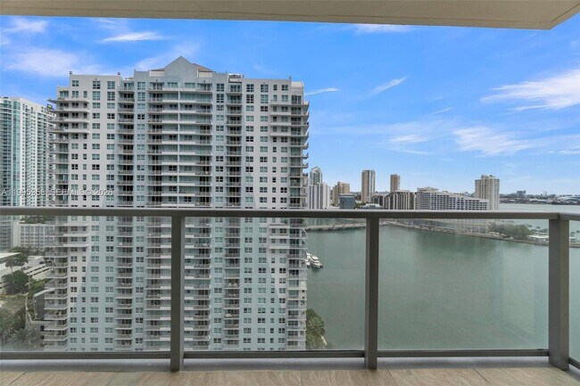 Building Photo - 1155 Brickell Bay Dr
