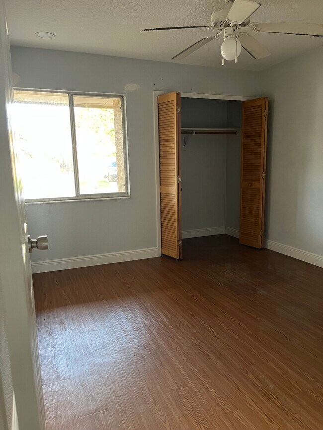 Building Photo - 325 Redwing Way