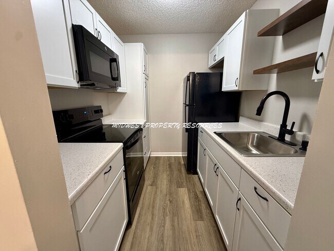 Building Photo - STUDIO Apartment Available