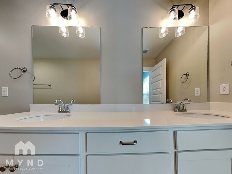 Building Photo - 15534 Tide Water Ct