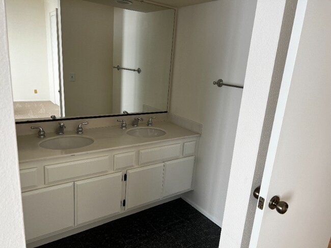 Building Photo - 20 Portside