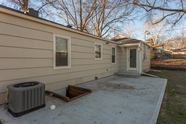 Building Photo - 4732 W 61st Terrace