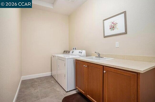 Building Photo - 2284 Demartini Ln