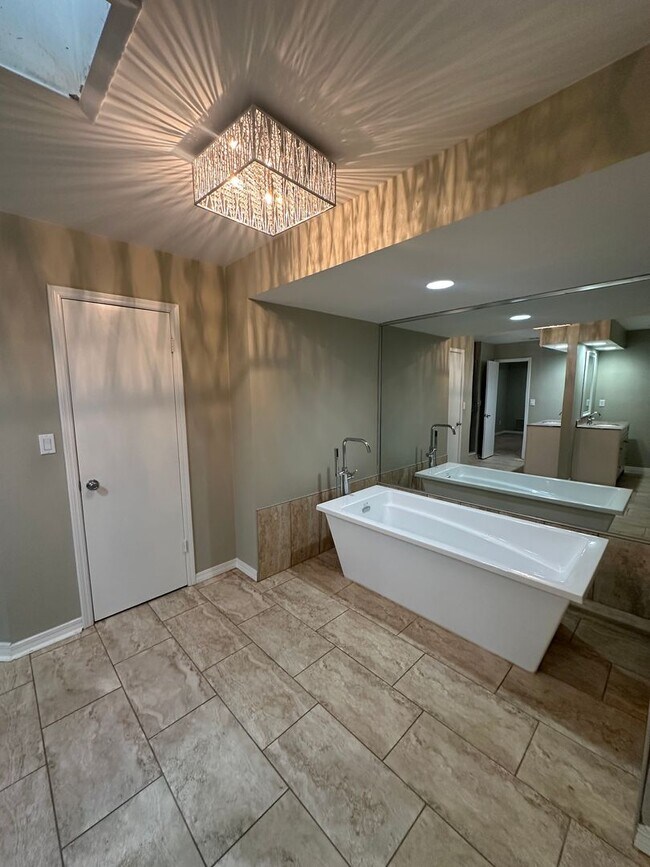 Building Photo - Popular Cathedral Oaks, Elegant Home