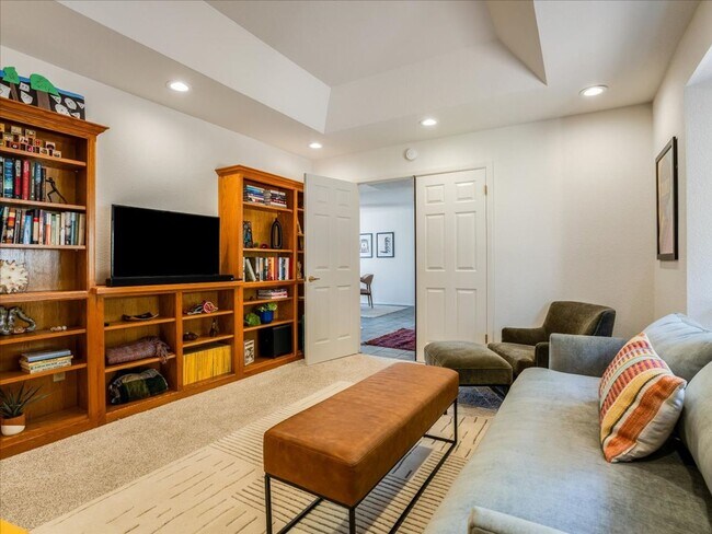 Building Photo - 271 Twin Ridge Dr