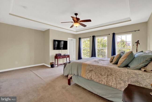 Building Photo - 2460 Eastbourne Dr