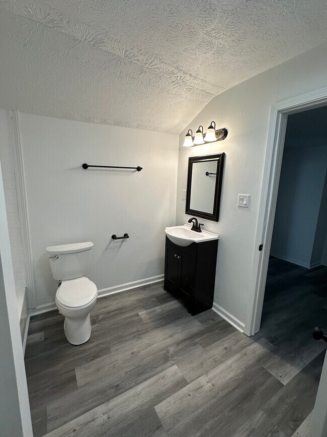 Building Photo - 3018 Alice Ave