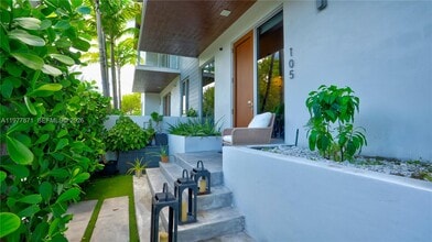 Building Photo - 545 SW 11th St