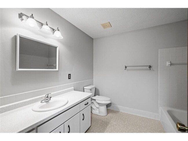 Building Photo - 450 Ford Rd