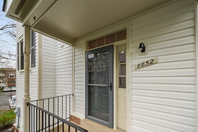 Building Photo - 8852 Thomas Lea Terrace