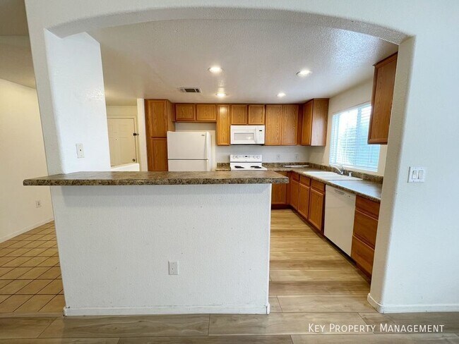 Building Photo - 6160 Rumrill St