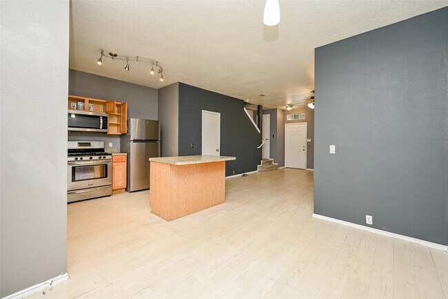 Building Photo - 23850 Pebworth Pl