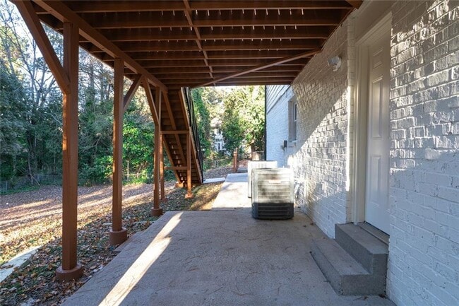 Building Photo - 3599 Lower Roswell Rd