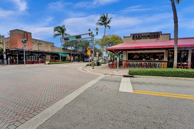 Building Photo - 120 S Ocean Blvd