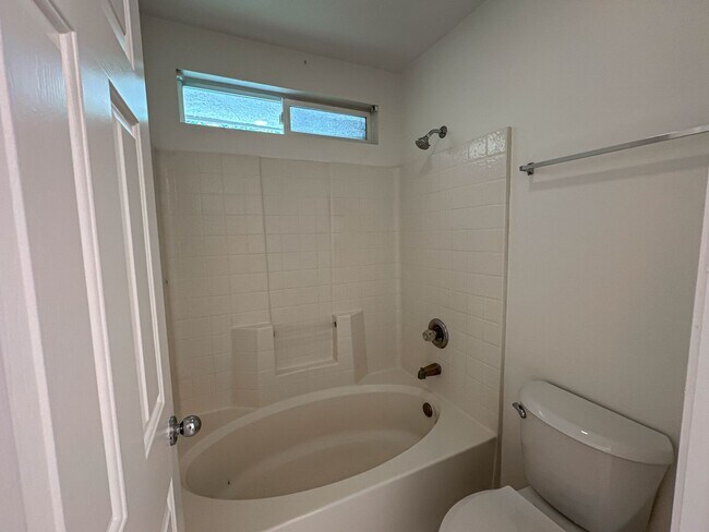 Building Photo - Charming 4-Bedroom Home with a Private Yard & Community Pool in Valencia!