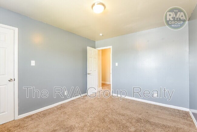 Building Photo - 4111 Kinsley Ave
