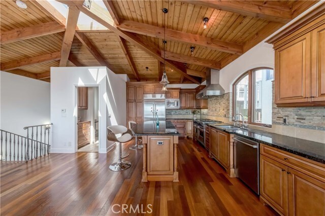 Building Photo - 2816 Manhattan Ave