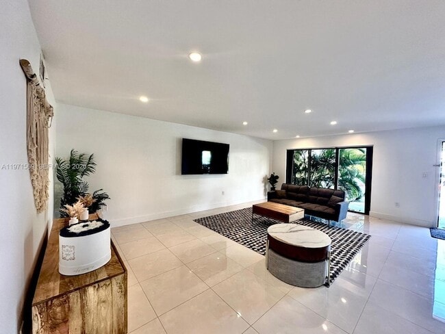 Building Photo - 3736 NE 166th St