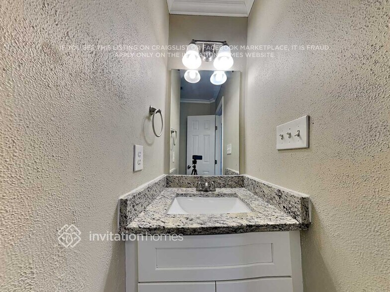 Building Photo - 8808 Clifton Meadow Dr