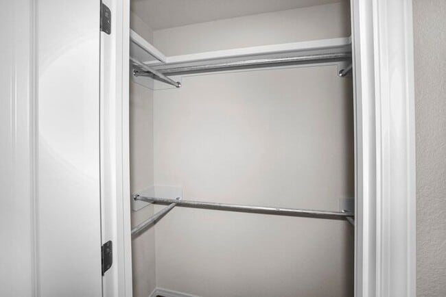 Building Photo - 7628 Woodford Ave