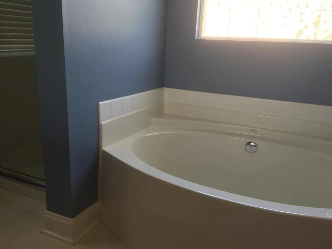 Building Photo - 2915 Atwood Rd